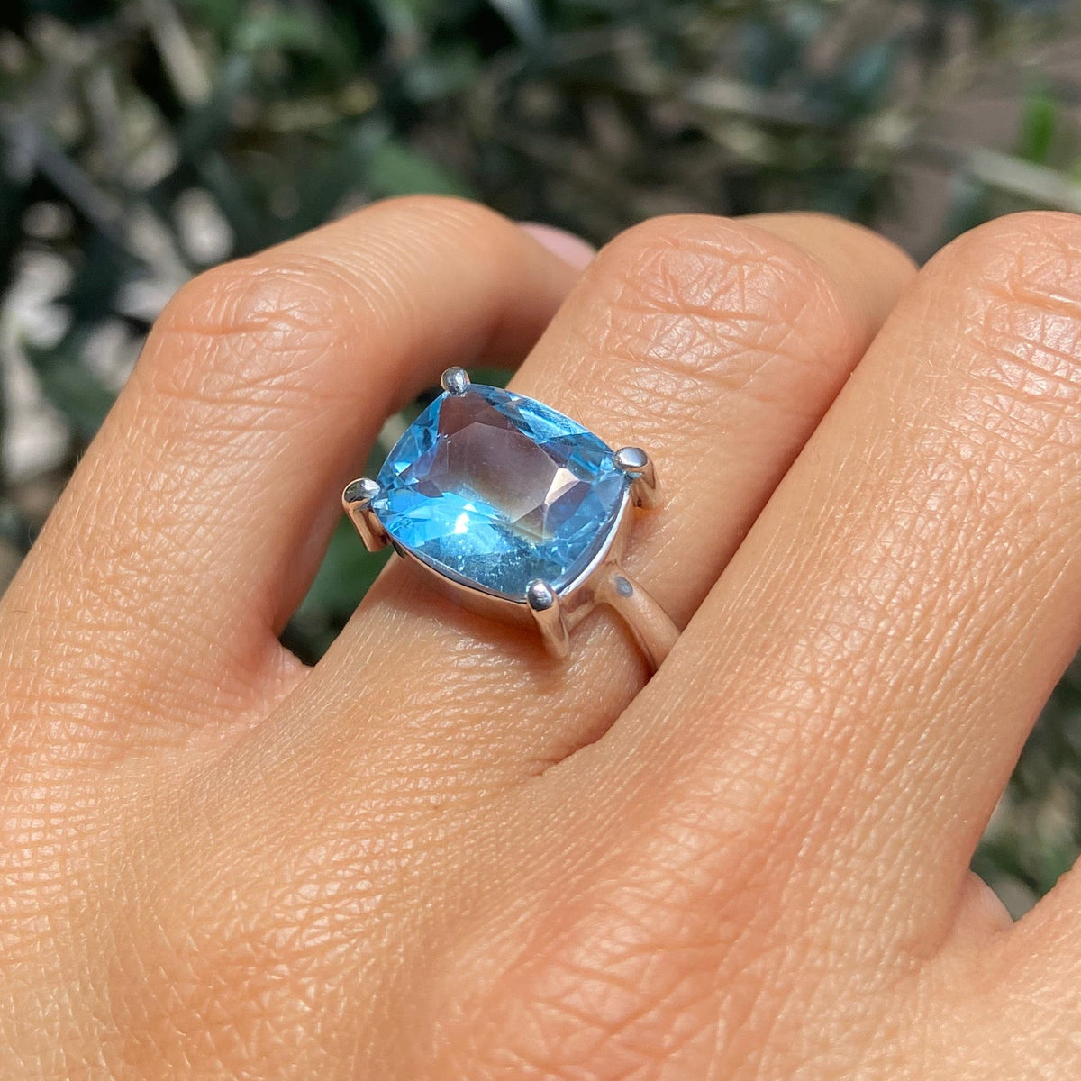 Anillo topacio azul
