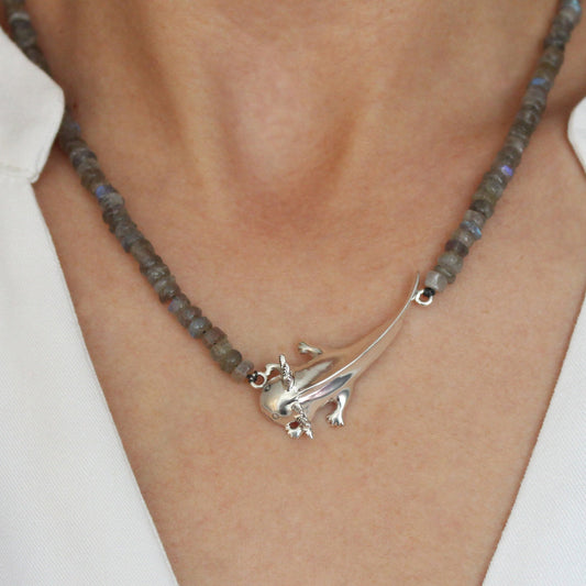 Gargantilla axolote con labradorita